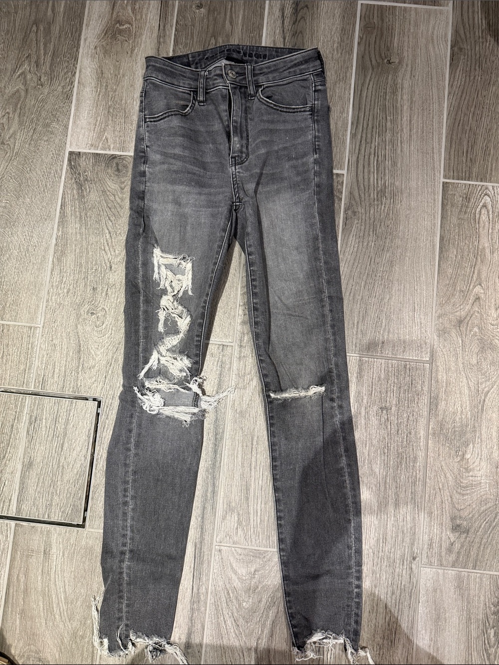 American Eagle Outfitters Gray Distressed Skinny Jeans